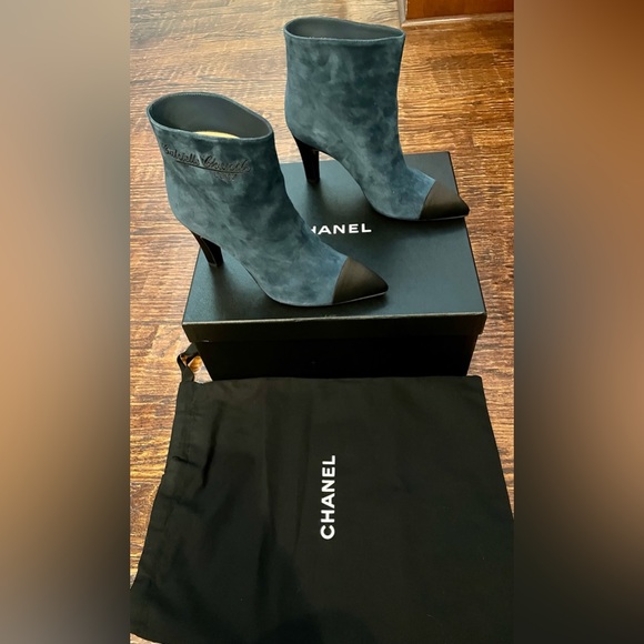 CHANEL Women's Boots Size 7.5 Blue - Picture 9 of 9